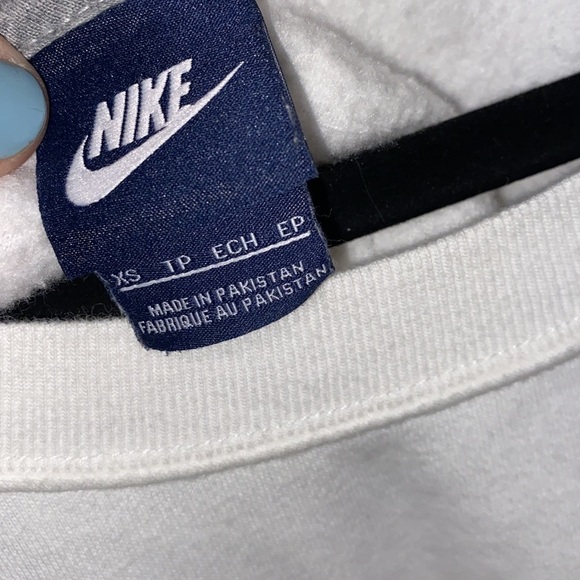 Nike sweatshirt just do it made to look 90’s xs woman’s - Picture 3 of 6